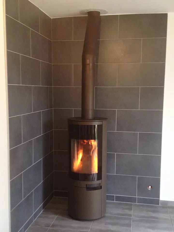 poêle à bois par la renaissance de la flamme à Courgains