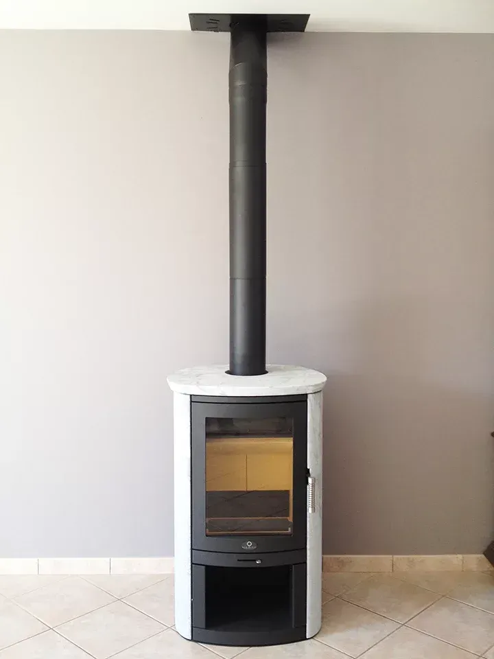 poêle à bois par la renaissance de la flamme à-Courgains